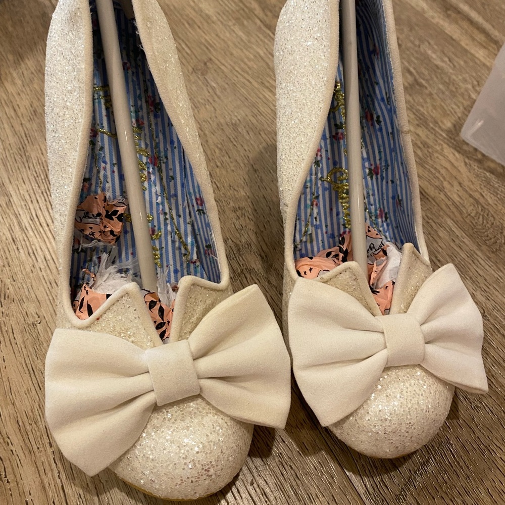 🤍 Irregular Choice “Nick of Time” heels, white glitter, size 37🤍